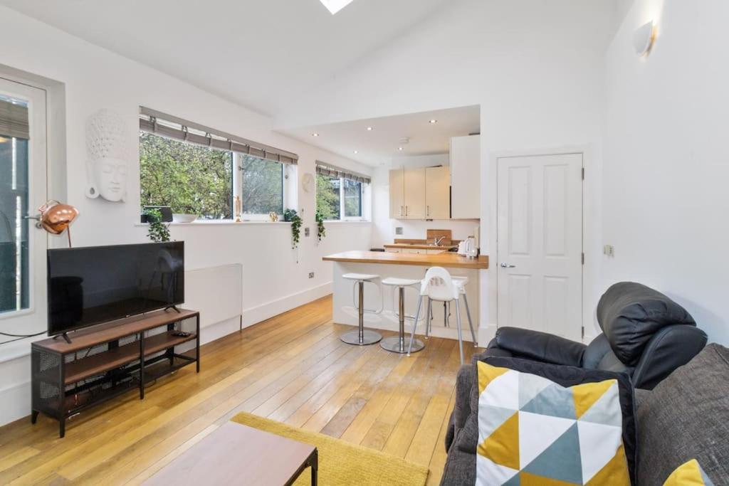 Apartment 2 Bed Private Townhouse Mews, King's Cross *