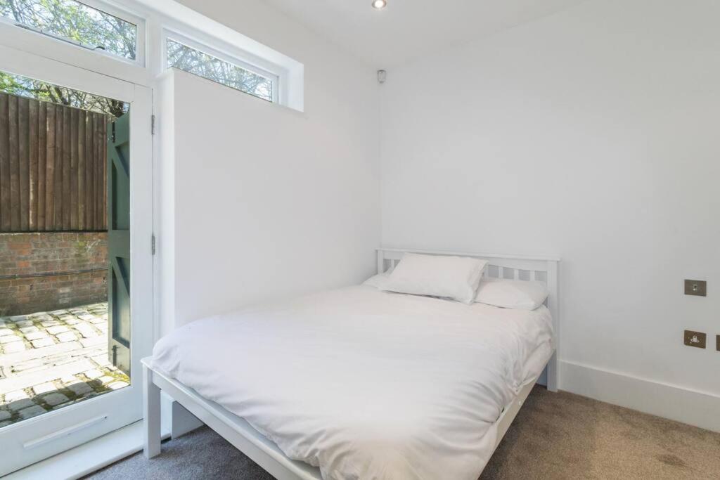 2 Bed Private Townhouse Mews, King's Cross * London