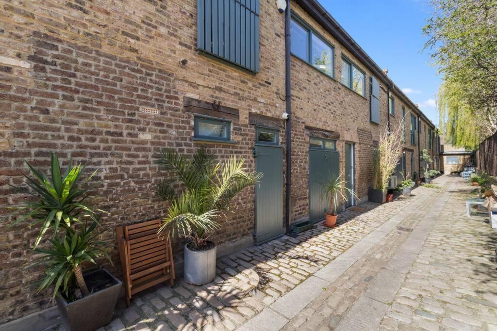 2 Bed Private Townhouse Mews, King's Cross London