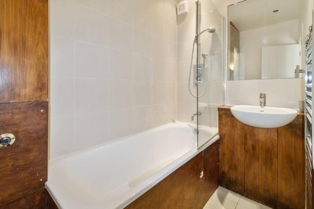 Apartment 2 Bed Private Townhouse Mews, King's Cross London